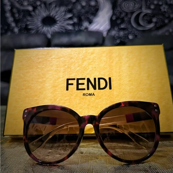 Fendi Sunglasses - Black and purple tortoise style 
❌70%OFF SALE❌ - Picture 2 of 14